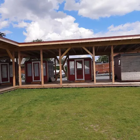 Hausboot Und Zimmervermietung Boot & Bike Hansestadt Kamp alanı Anklam