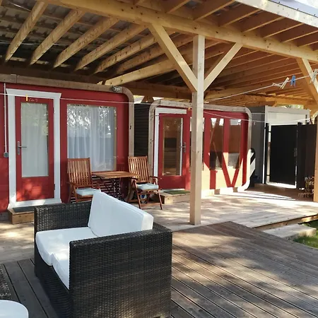 Kamp alanı Hausboot Und Zimmervermietung Boot & Bike Hansestadt Anklam