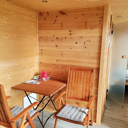 Kamp alanı Hausboot Und Zimmervermietung Boot & Bike Hansestadt