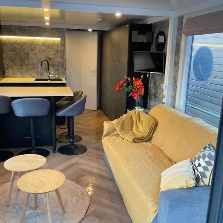 Hausboot Und Zimmervermietung Boot & Bike Hansestadt Camping *