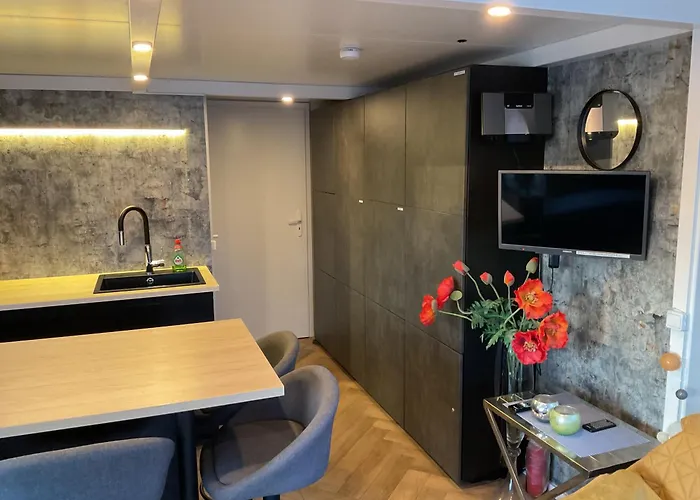 Hausboot Und Zimmervermietung Boot & Bike Hansestadt